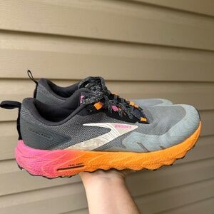 Grey and pink Brooks cascadia 17 Trail Running